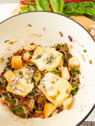 Mixed greens with Mushrooms and Raclette Cheese